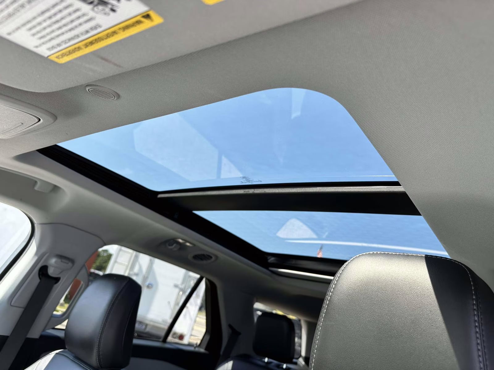 2023 Iconic Silver Metallic Ford Explorer XLT 4WD 4X4 SUV