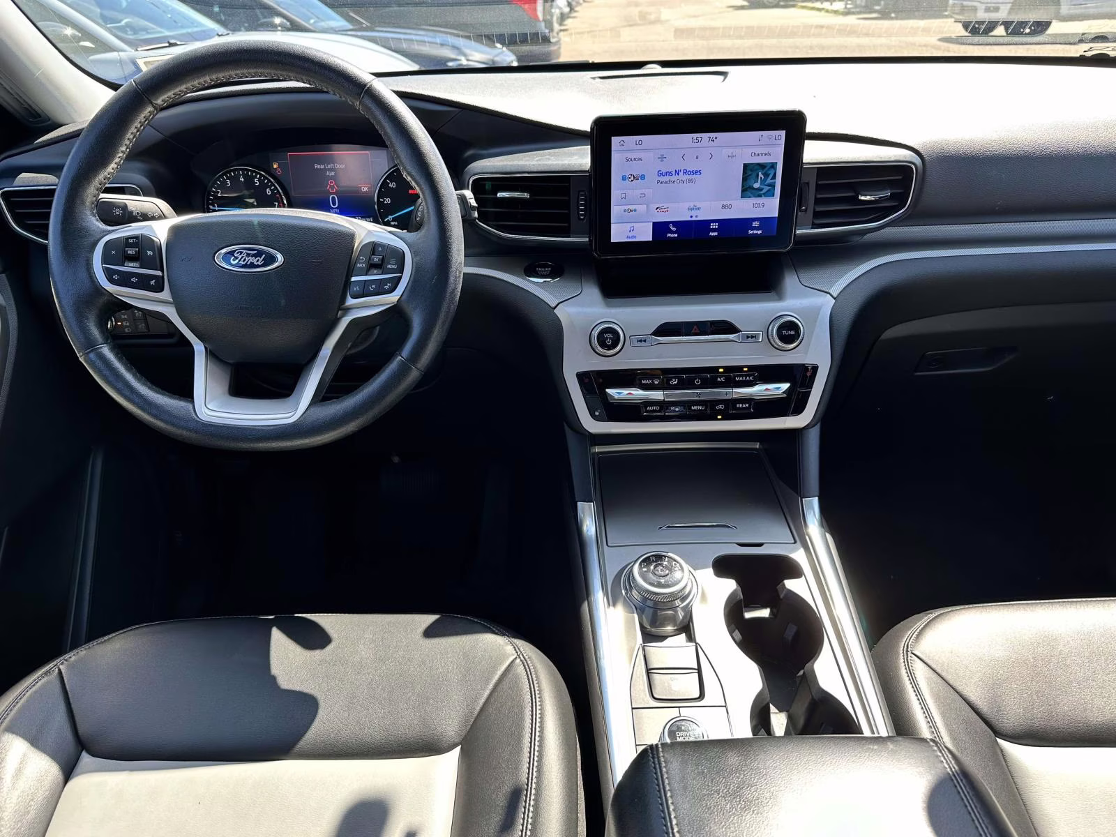 2023 Iconic Silver Metallic Ford Explorer XLT 4WD 4X4 SUV