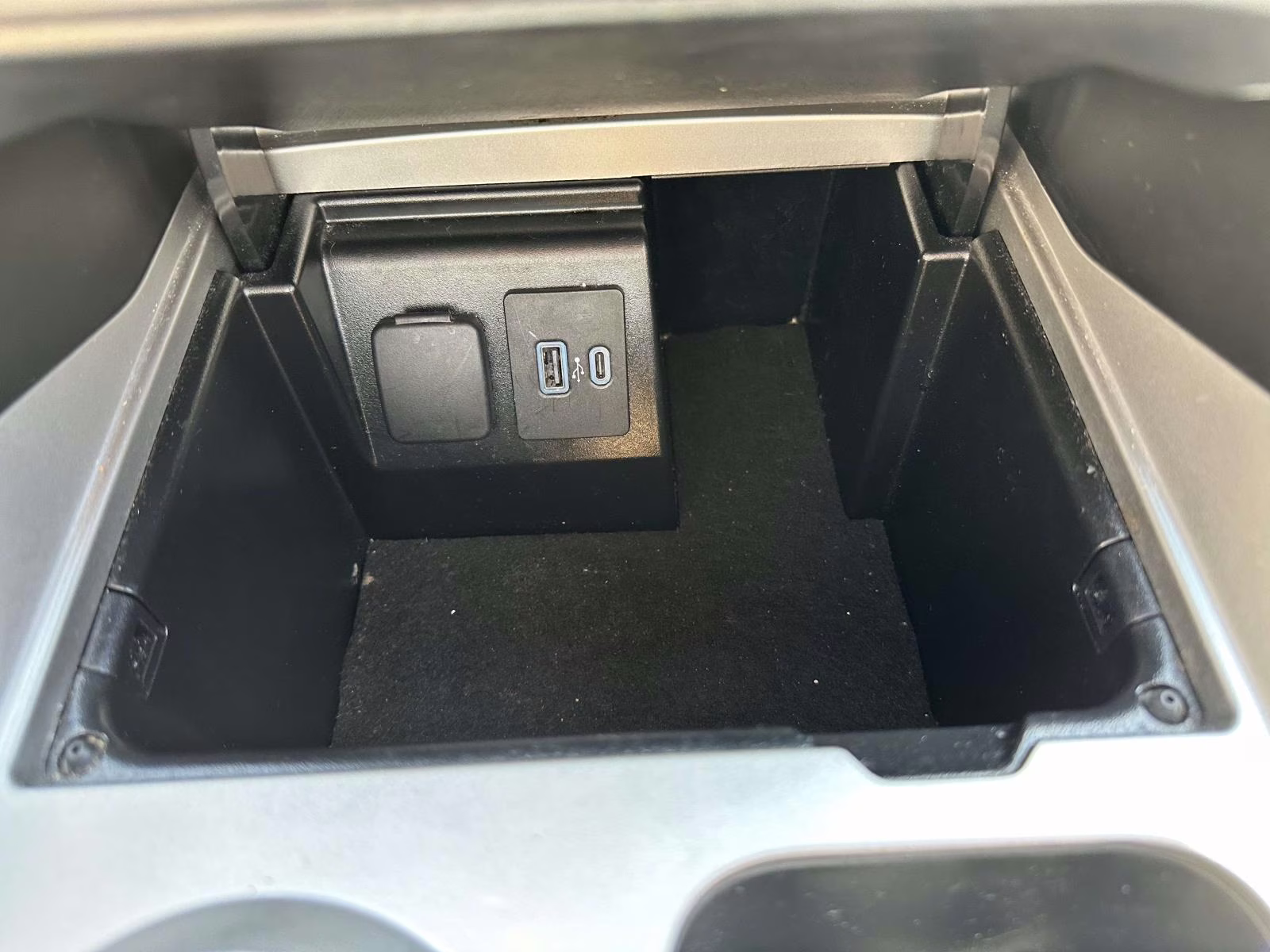 2023 Iconic Silver Metallic Ford Explorer XLT 4WD 4X4 SUV