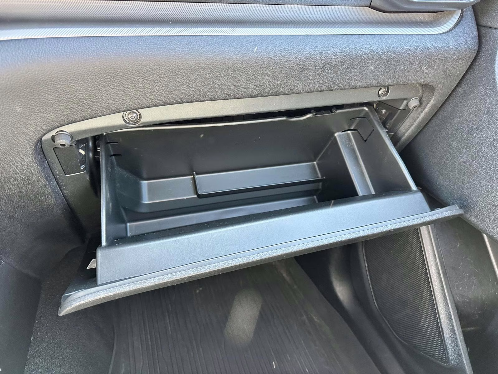 2023 Iconic Silver Metallic Ford Explorer XLT 4WD 4X4 SUV