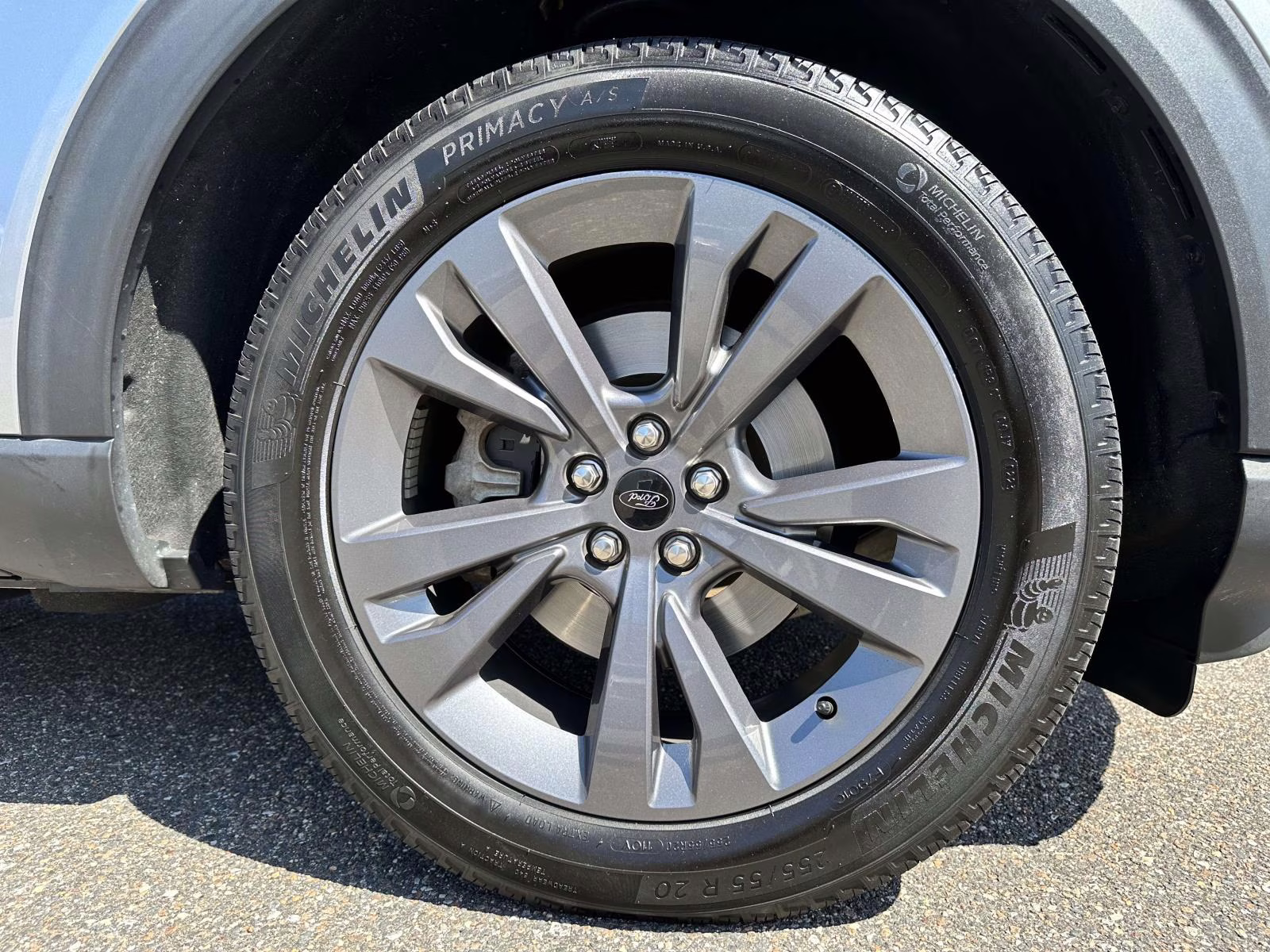 2023 Iconic Silver Metallic Ford Explorer XLT 4WD 4X4 SUV