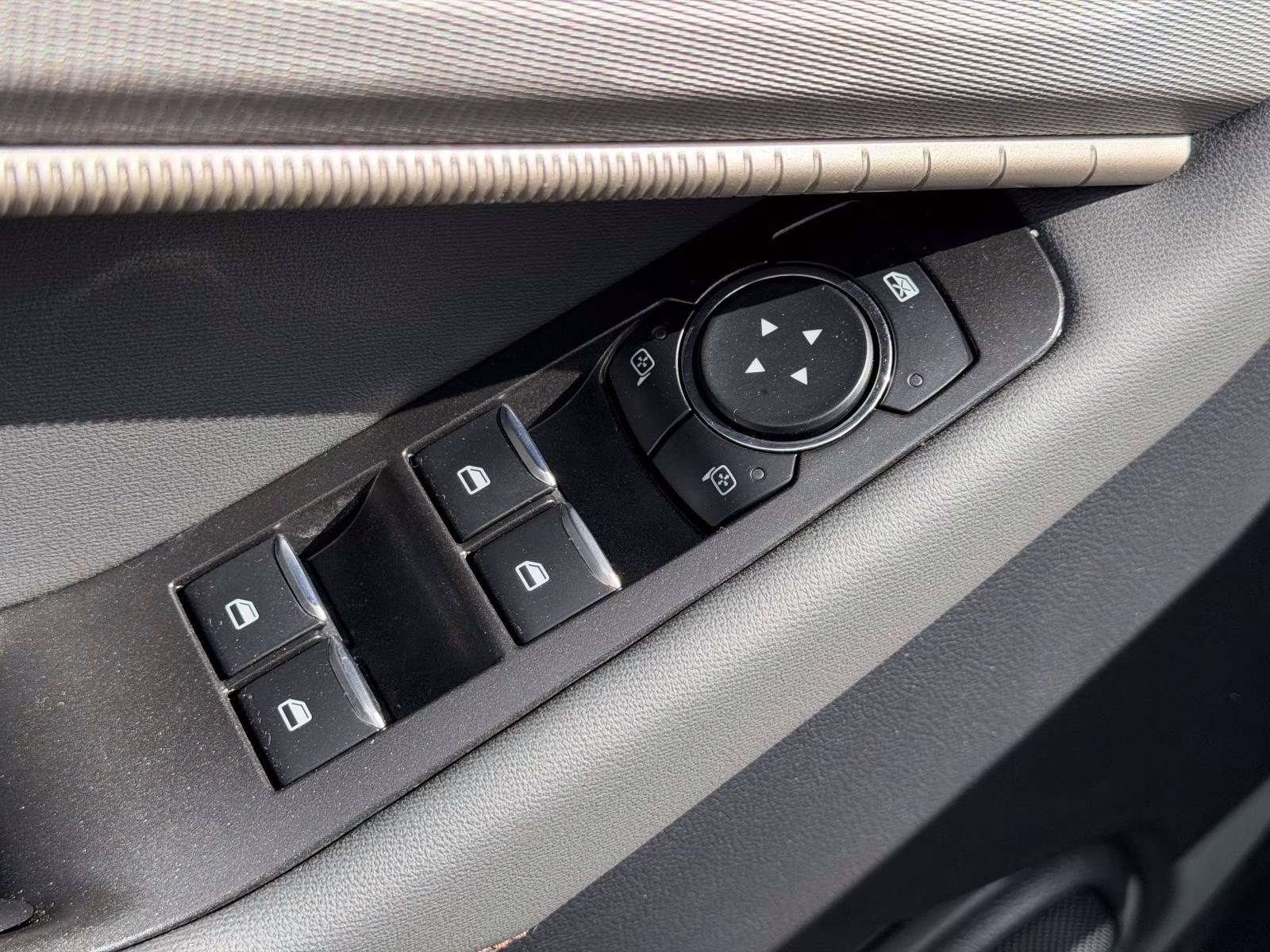 2025 Gray Ford Explorer Active 4WD 4X4 SUV