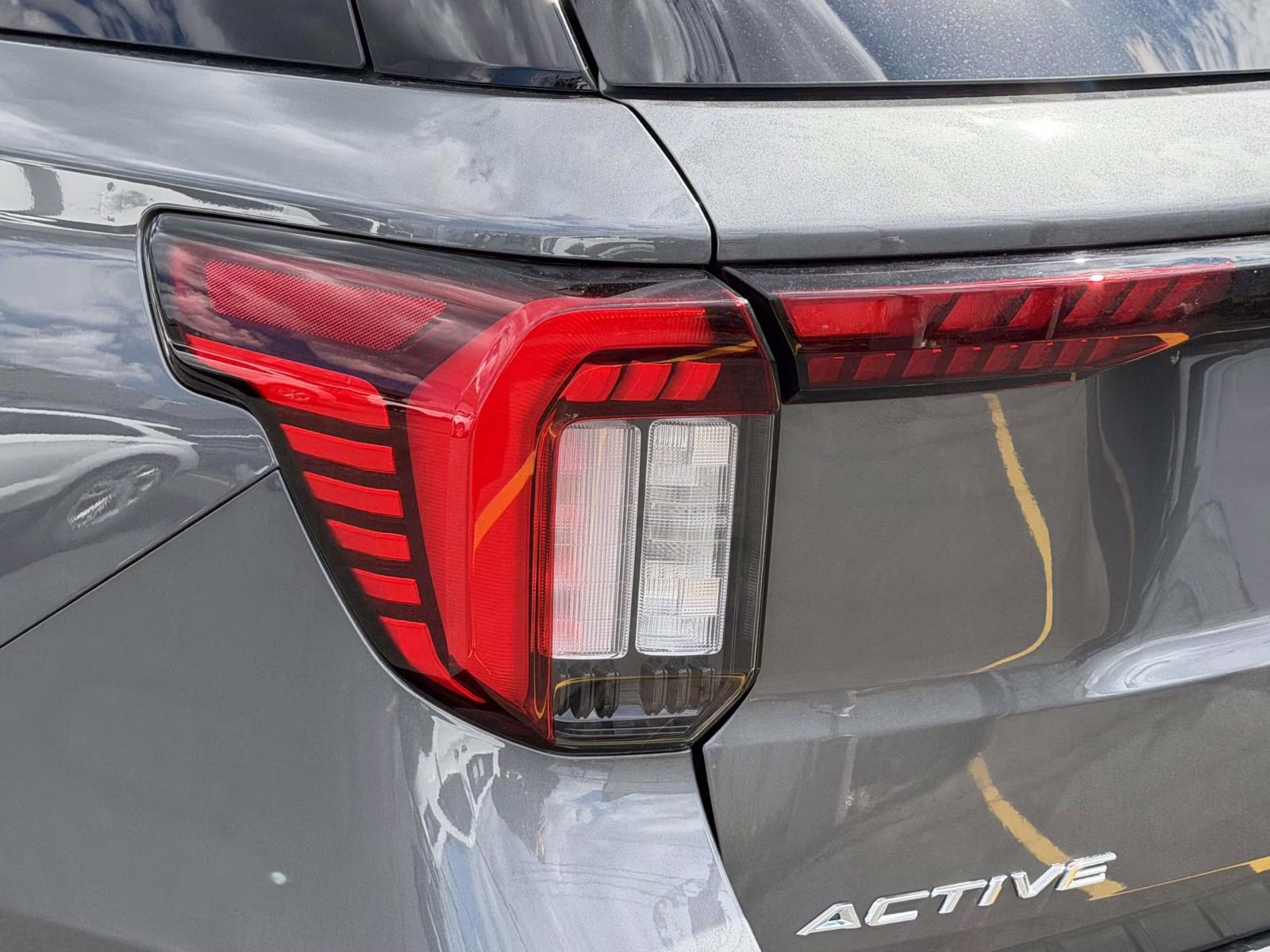 2025 Gray Ford Explorer Active 4WD 4X4 SUV