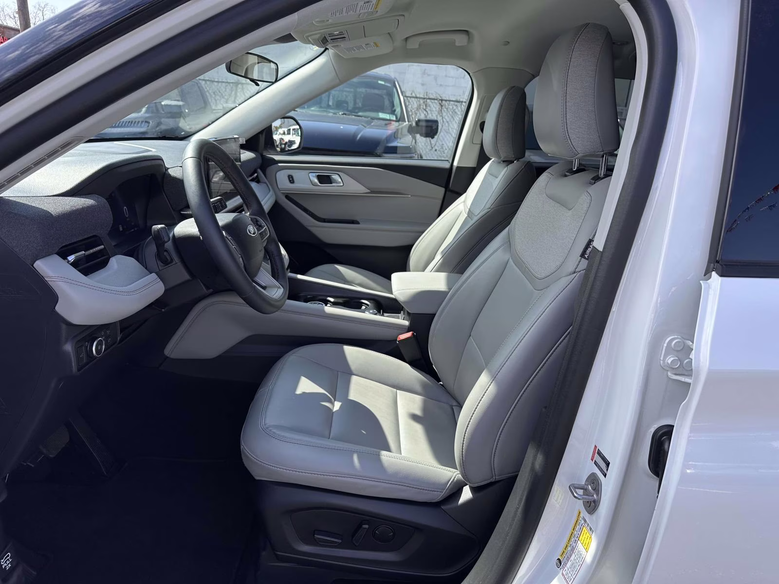 2025 Space White Metallic Ford Explorer Active 4WD 4X4 SUV