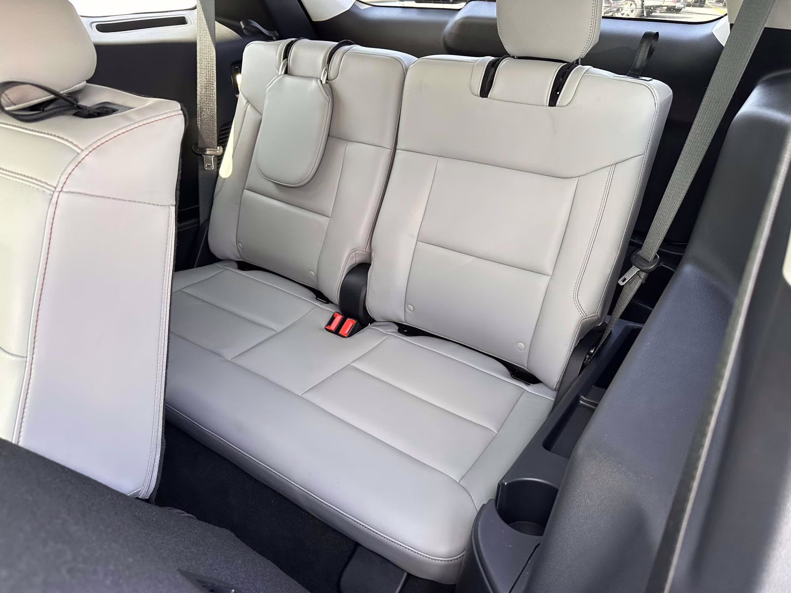 2025 Space White Metallic Ford Explorer Active 4WD 4X4 SUV