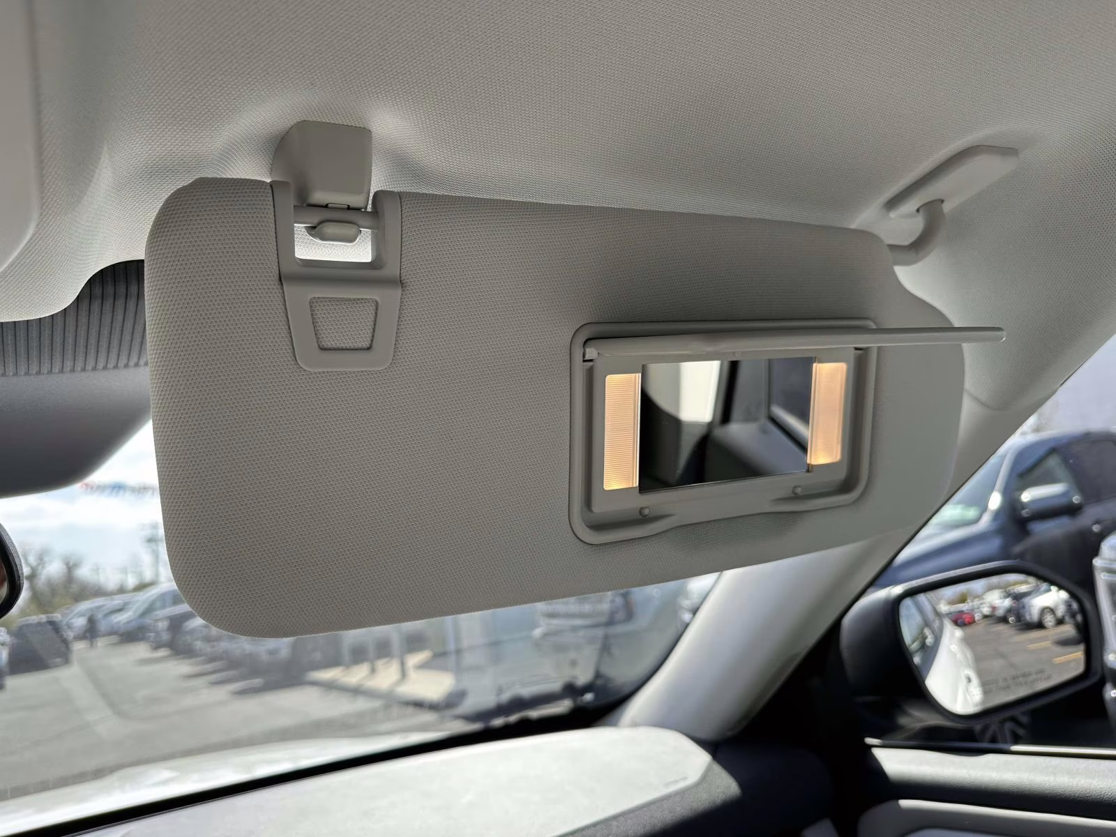 2025 Space White Metallic Ford Explorer Active 4WD 4X4 SUV