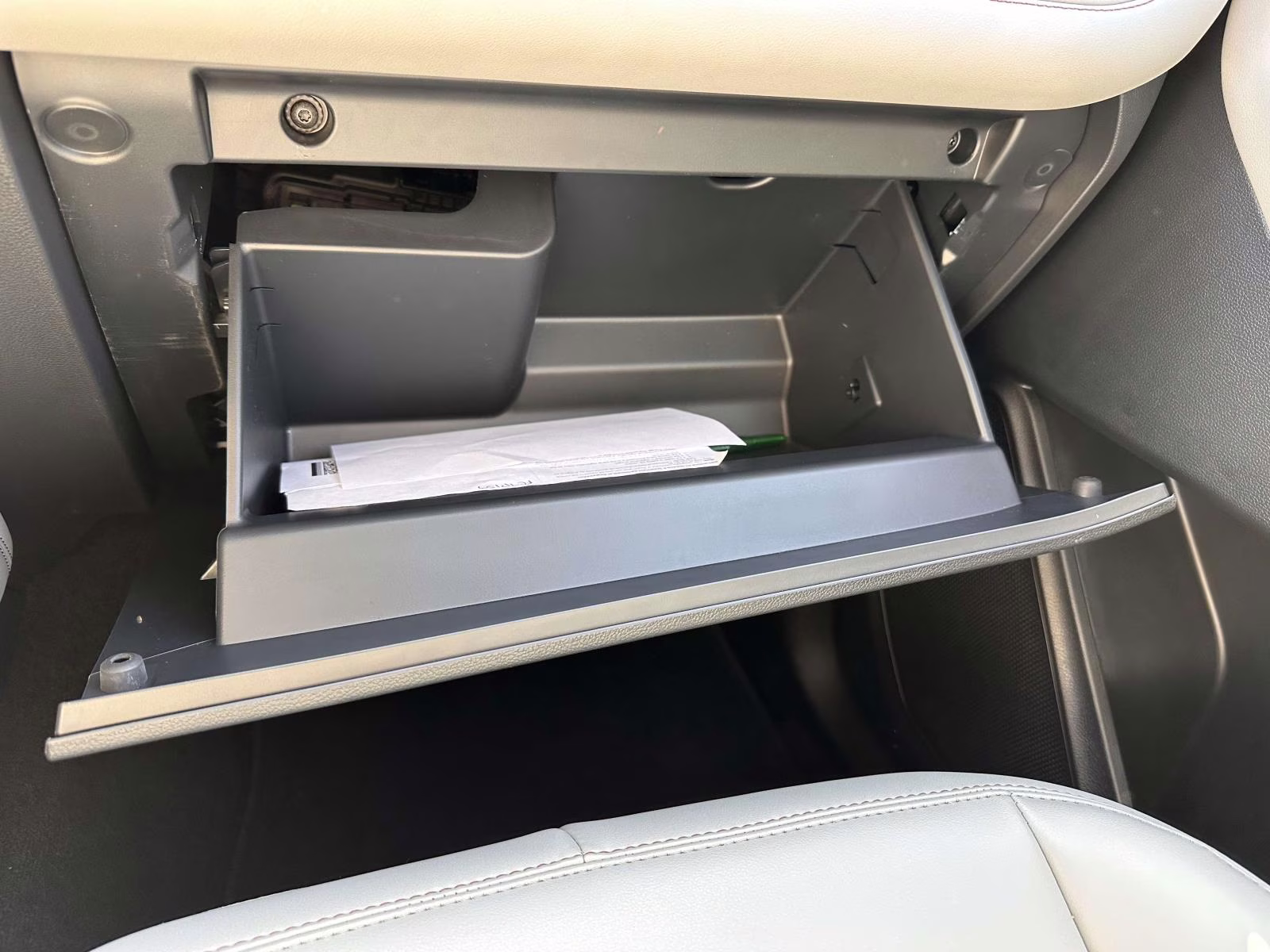 2025 Space White Metallic Ford Explorer Active 4WD 4X4 SUV