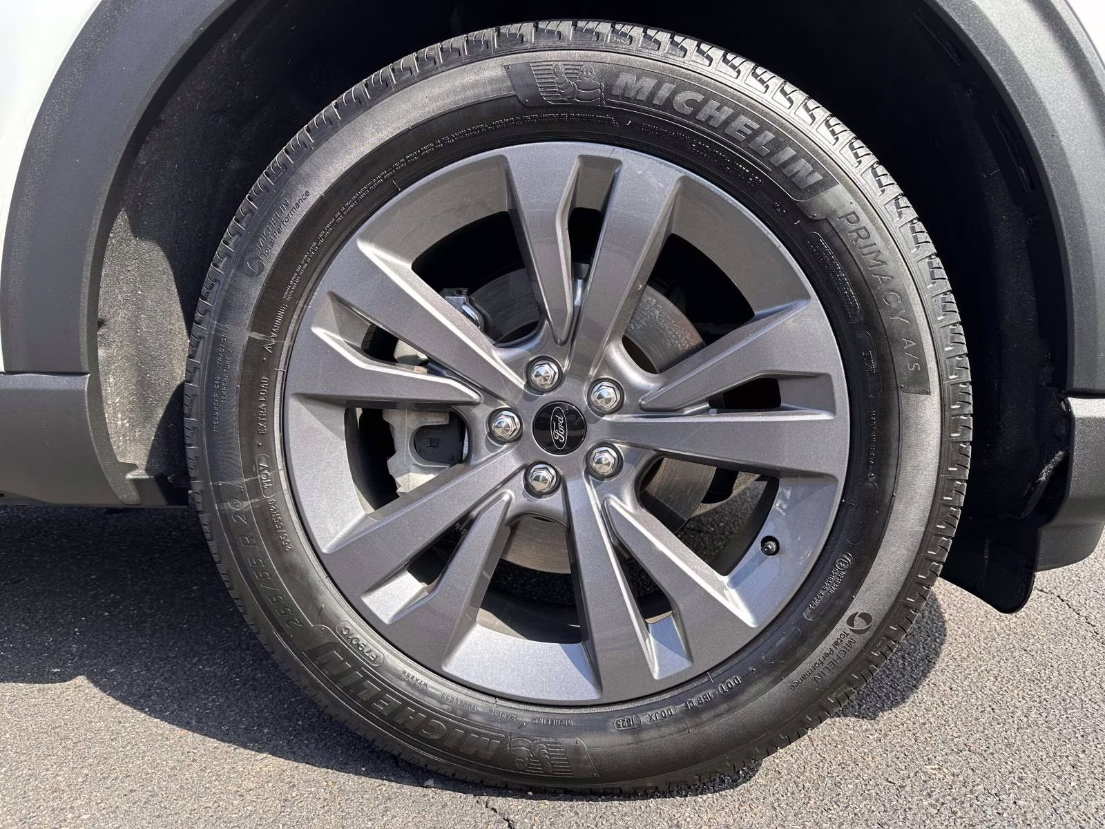 2025 Space White Metallic Ford Explorer Active 4WD 4X4 SUV