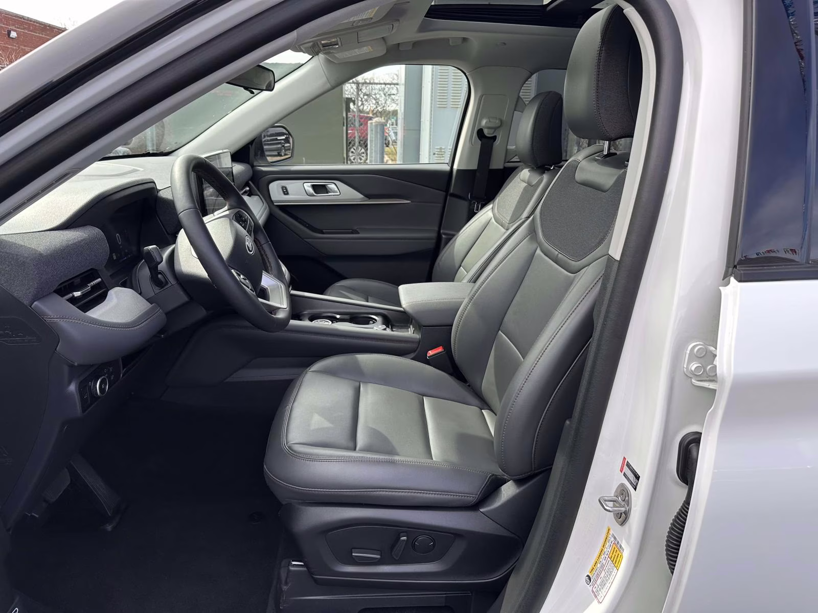 2025 Space White Metallic Ford Explorer Active 4WD 4X4 SUV