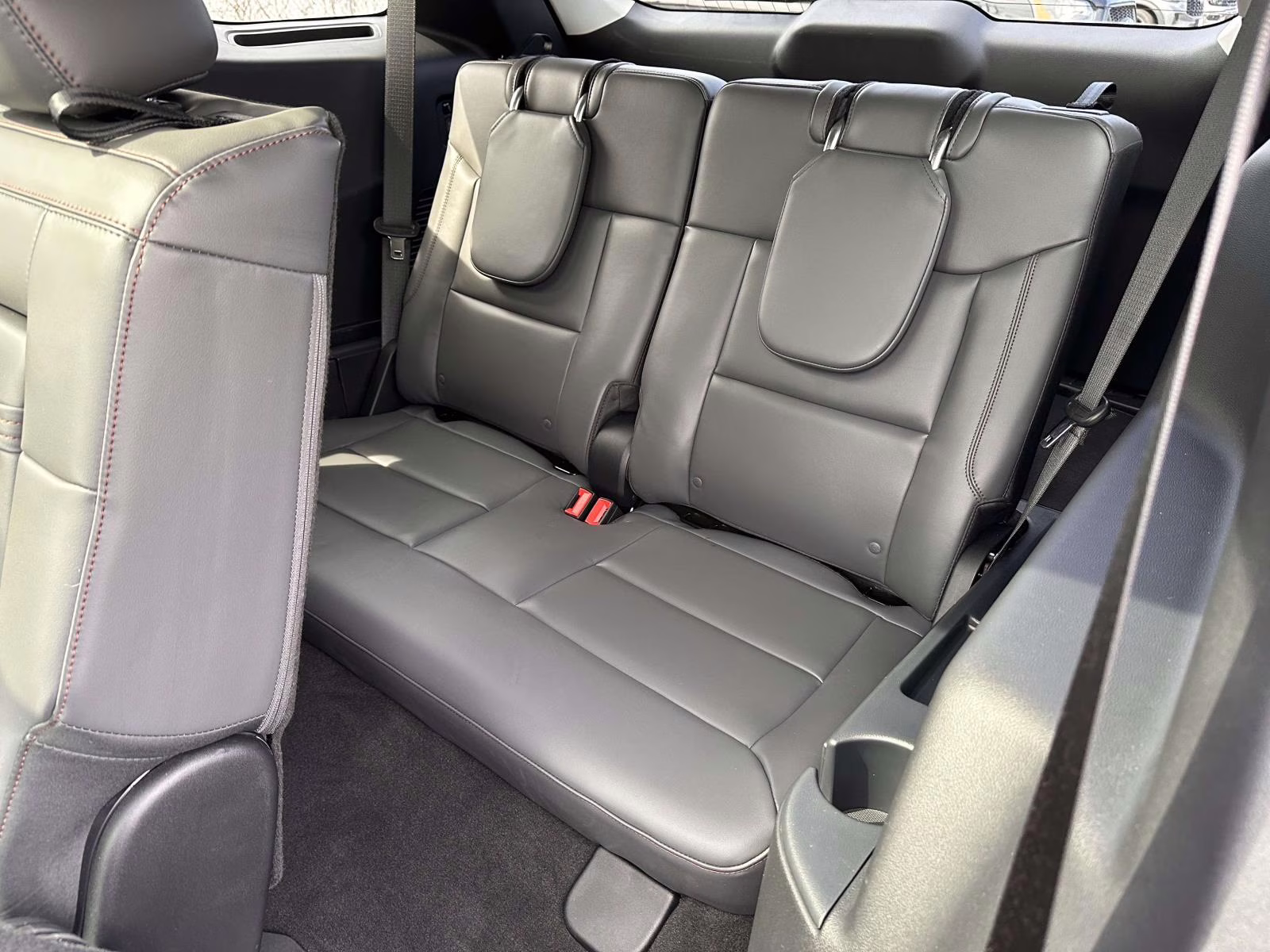 2025 Space White Metallic Ford Explorer Active 4WD 4X4 SUV