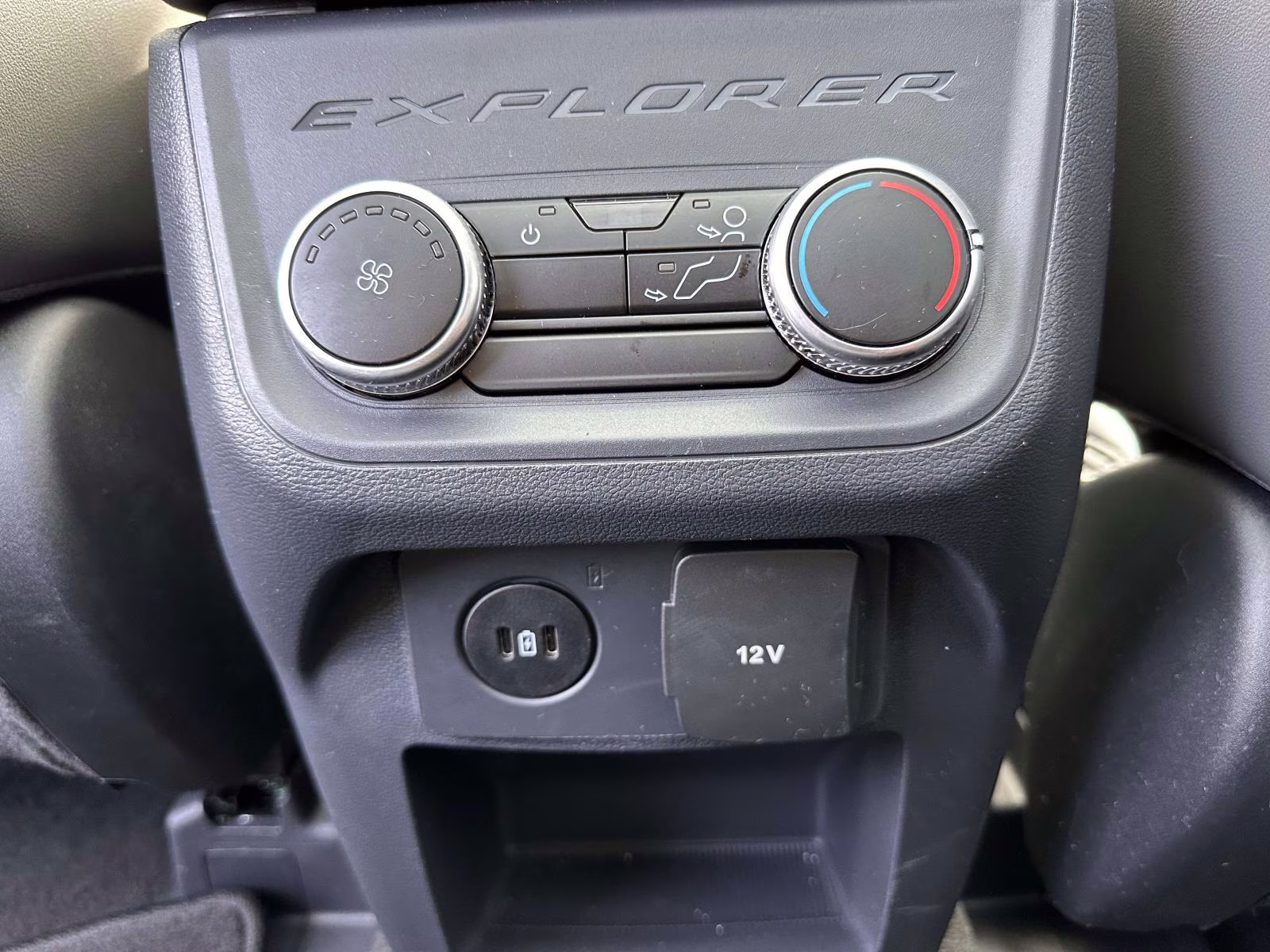 2025 Space White Metallic Ford Explorer Active 4WD 4X4 SUV