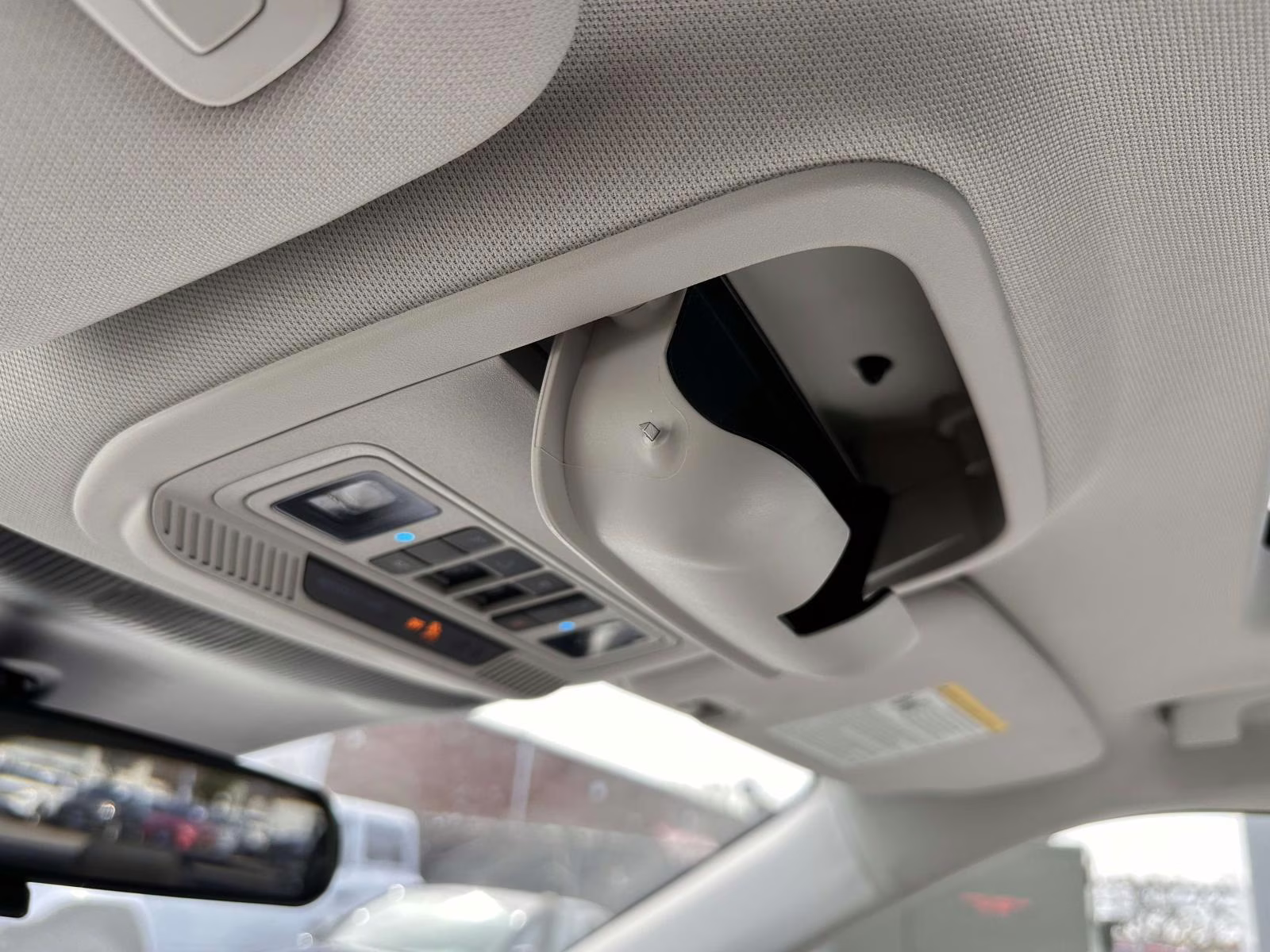 2025 Space White Metallic Ford Explorer Active 4WD 4X4 SUV