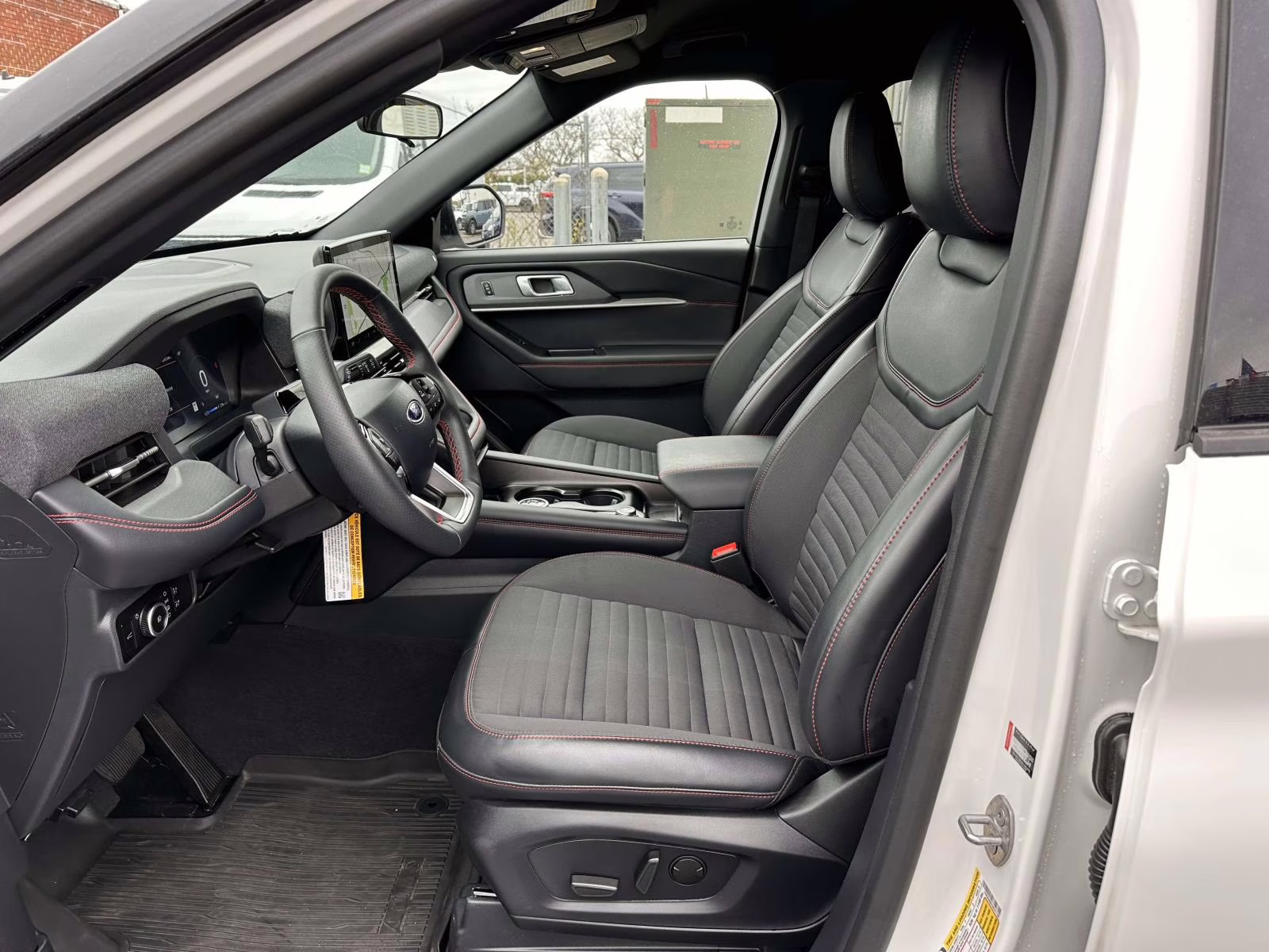 2025 Star White Metallic Tri-Coat Ford Explorer ST-Line 4WD 4X4 SUV