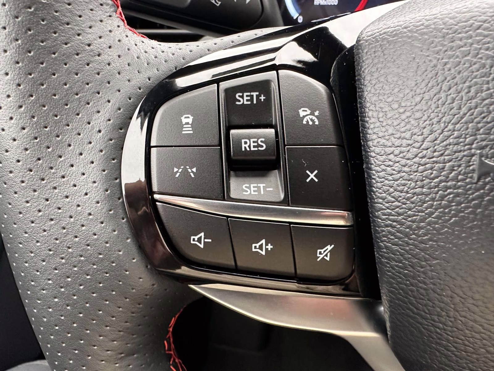 2025 Star White Metallic Tri-Coat Ford Explorer ST-Line 4WD 4X4 SUV