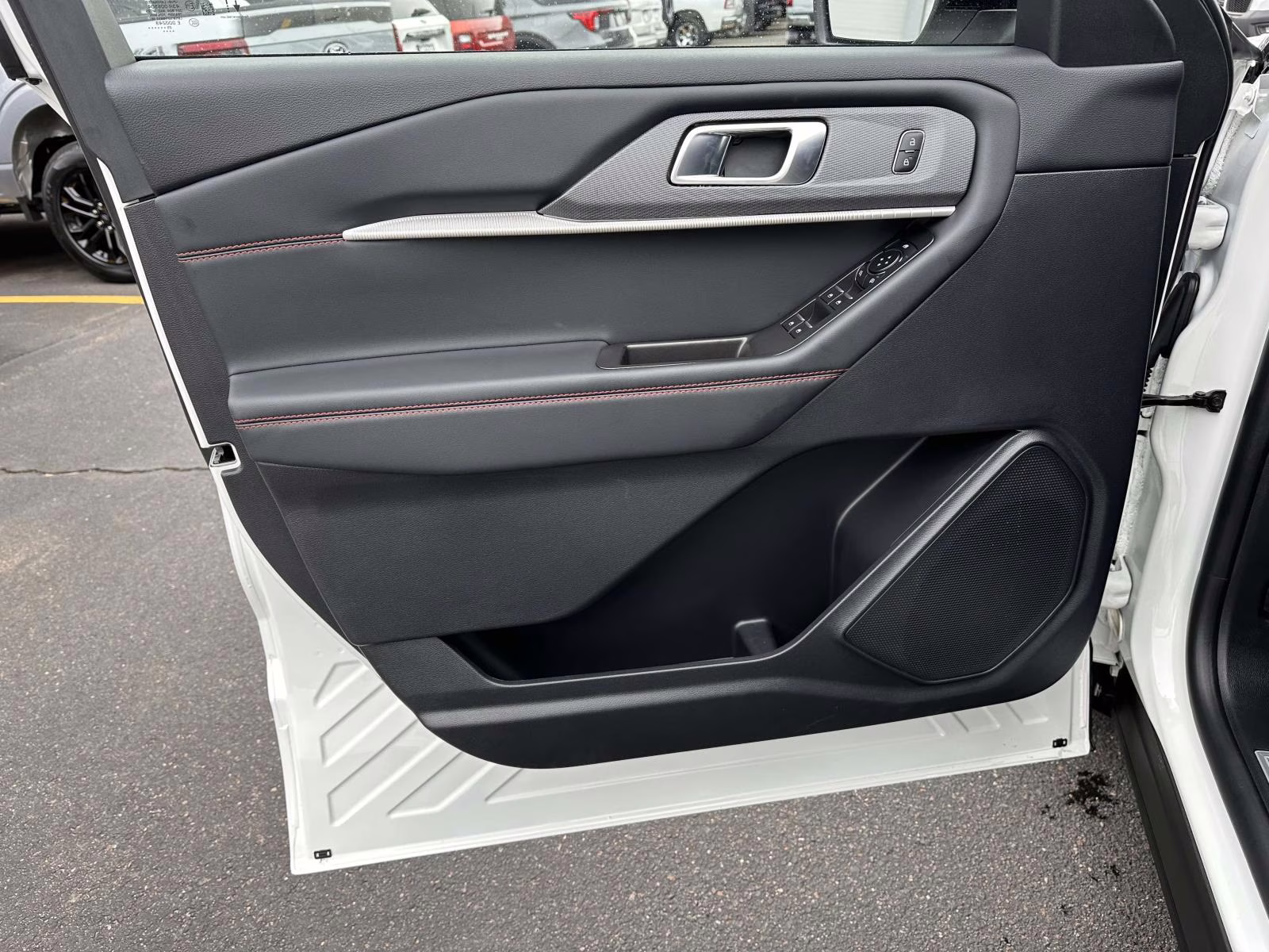 2025 Star White Metallic Tri-Coat Ford Explorer ST-Line 4WD 4X4 SUV