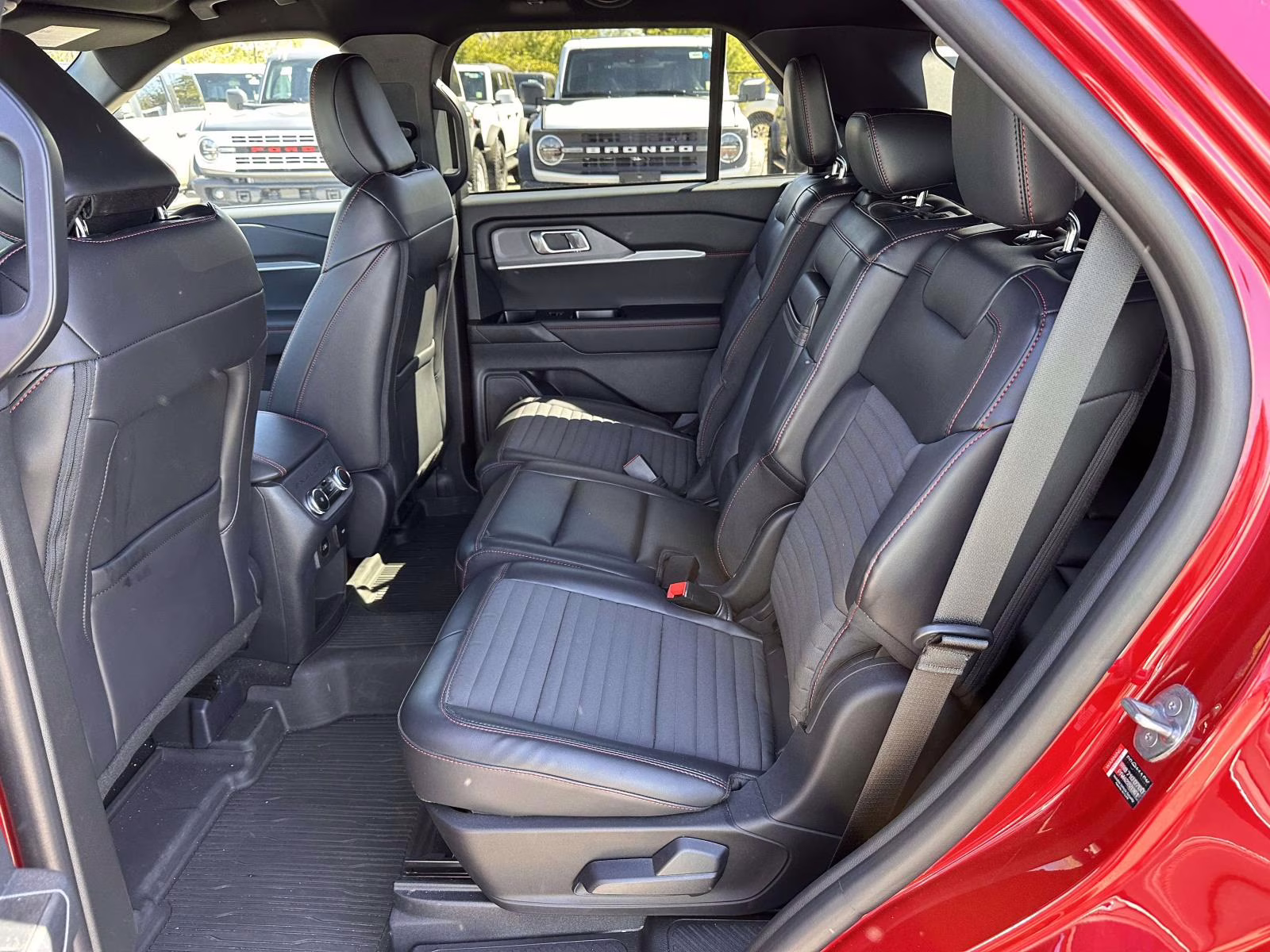 2025 Rapid Red Metallic Tinted Clearcoat Ford Explorer ST-Line 4WD 4X4 SUV