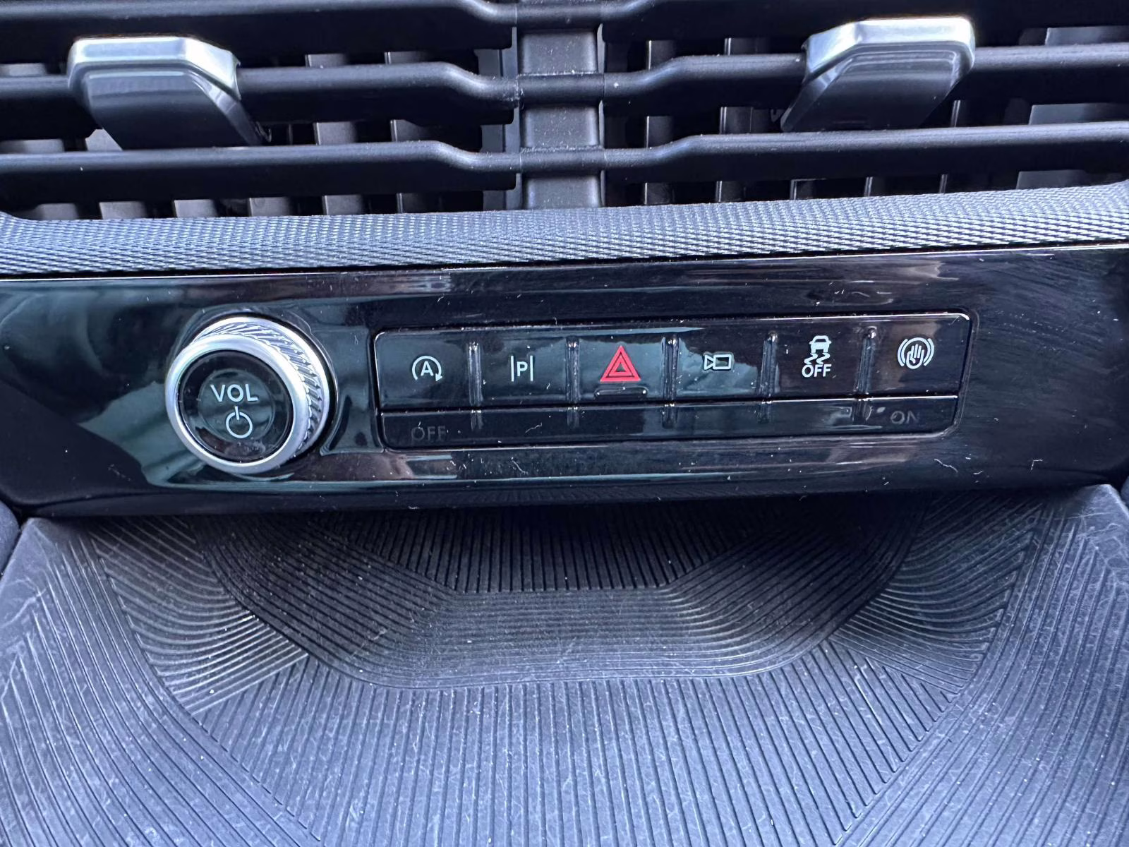 2025 Rapid Red Metallic Tinted Clearcoat Ford Explorer ST-Line 4WD 4X4 SUV