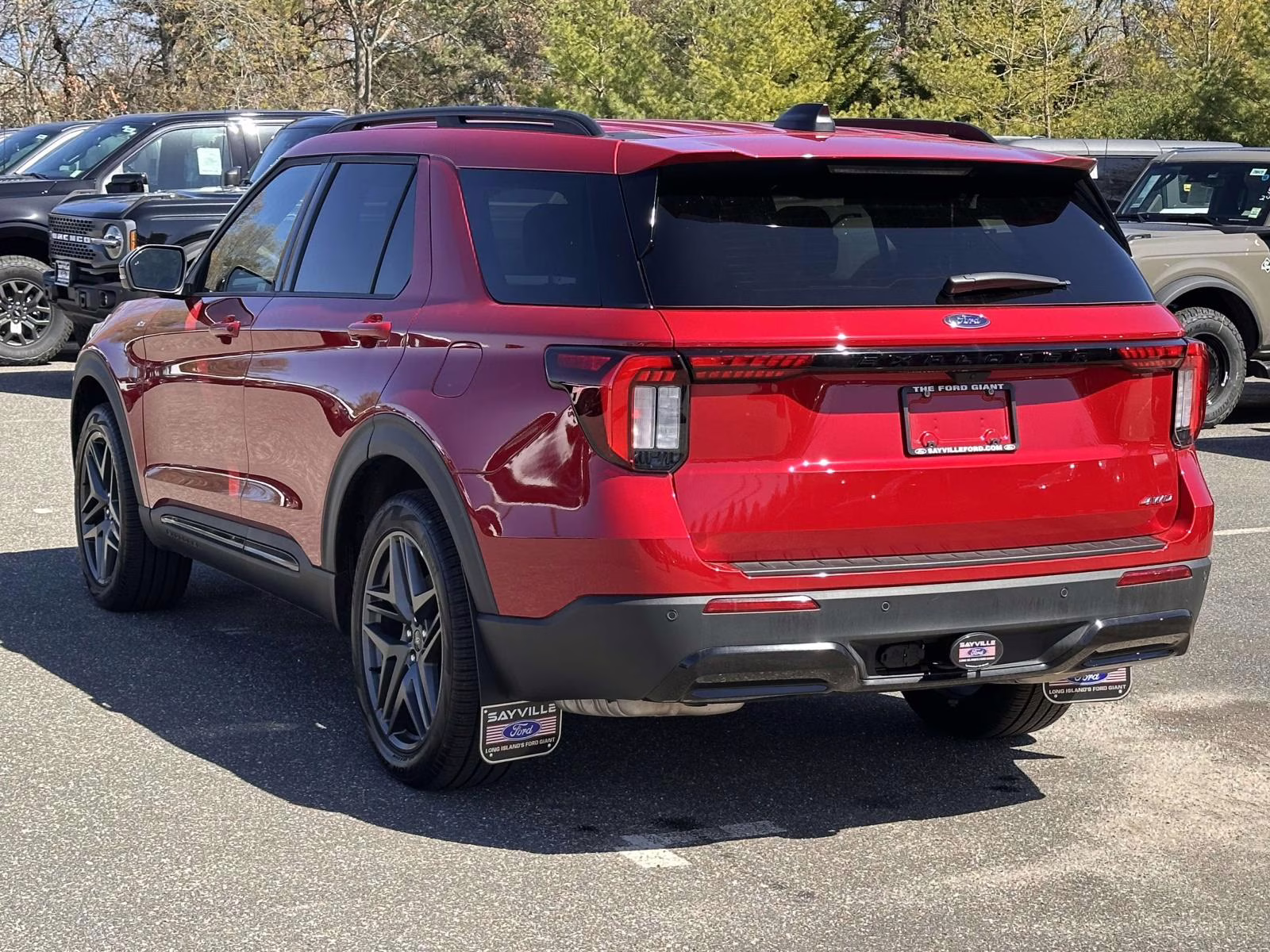 2025 Rapid Red Metallic Tinted Clearcoat Ford Explorer ST-Line 4WD 4X4 SUV
