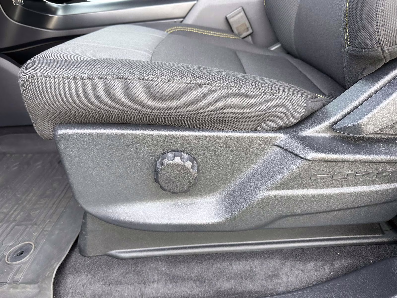 2025 Agate Black Metallic Ford F-150 STX 4WD SuperCrew 5.5' Box 4X4 Truck