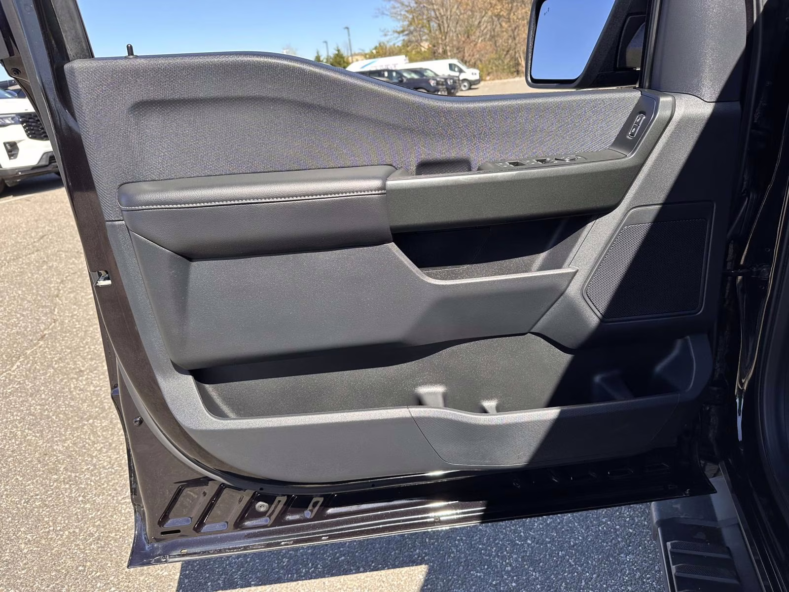 2025 Agate Black Metallic Ford F-150 STX 4WD SuperCrew 5.5' Box 4X4 Truck