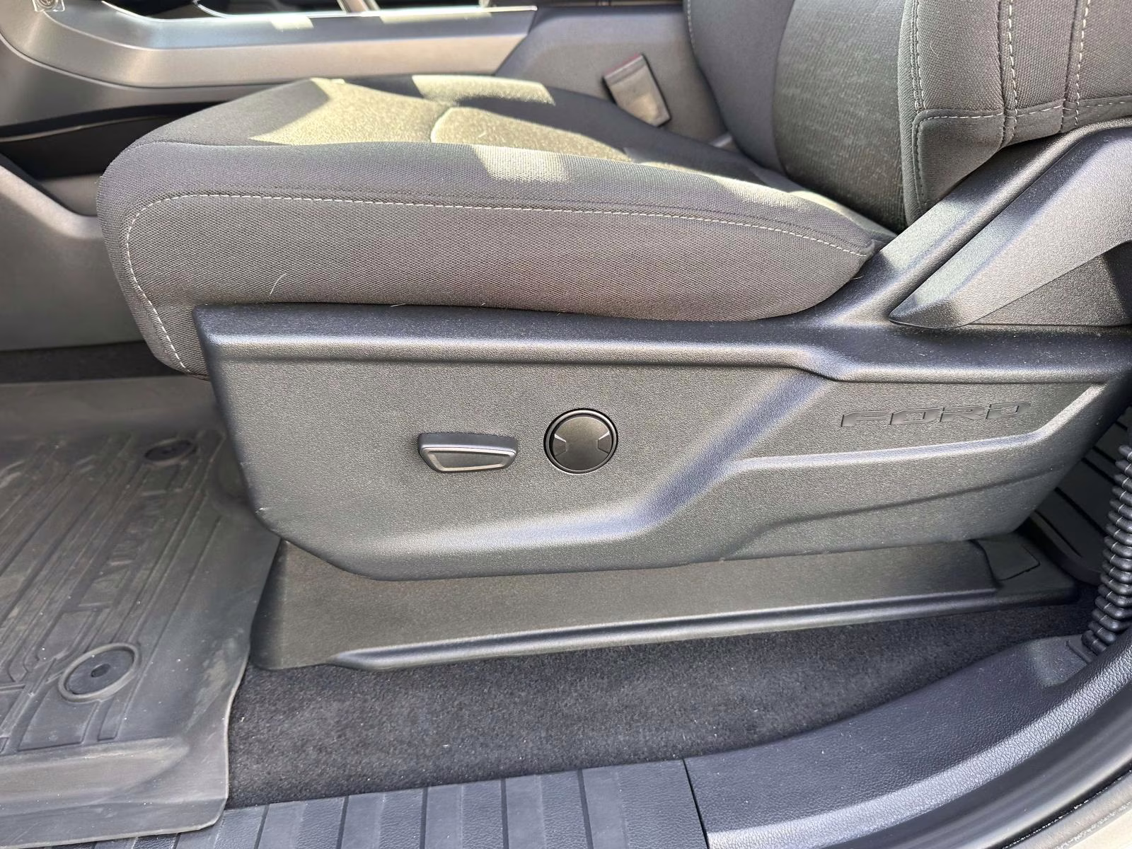 2025 Iconic Silver Metallic Ford F-150 XLT 4WD SuperCrew 5.5' Box 4X4 Truck