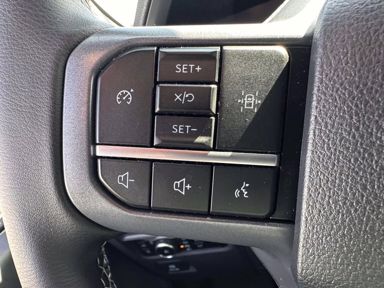 2025 Iconic Silver Metallic Ford F-150 XLT 4WD SuperCrew 5.5' Box 4X4 Truck