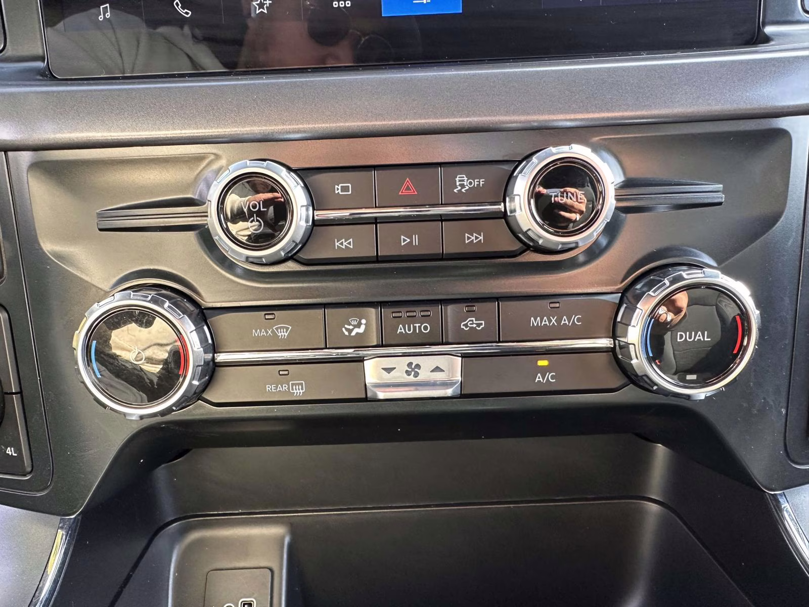 2025 Iconic Silver Metallic Ford F-150 XLT 4WD SuperCrew 5.5' Box 4X4 Truck