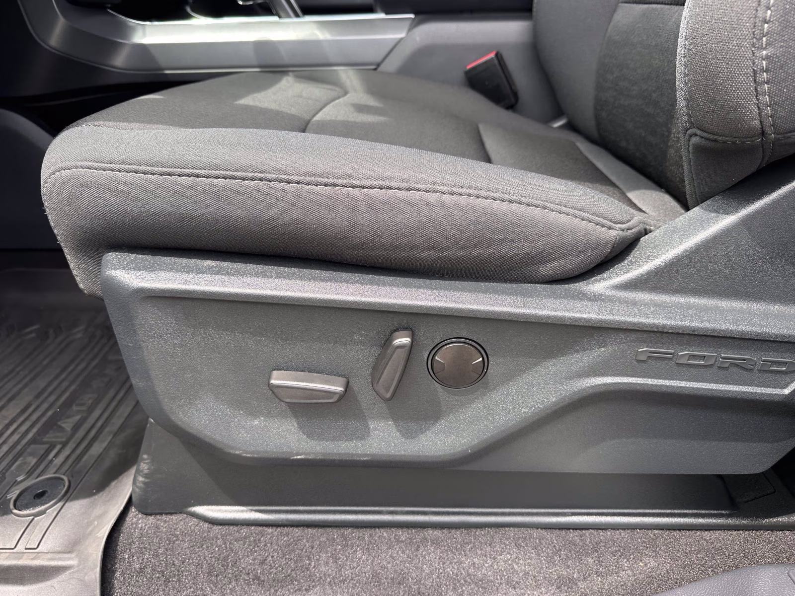 2025 Carbonized Gray Metallic Ford F-150 XLT 4WD SuperCrew 5.5' Box 4X4 Truck
