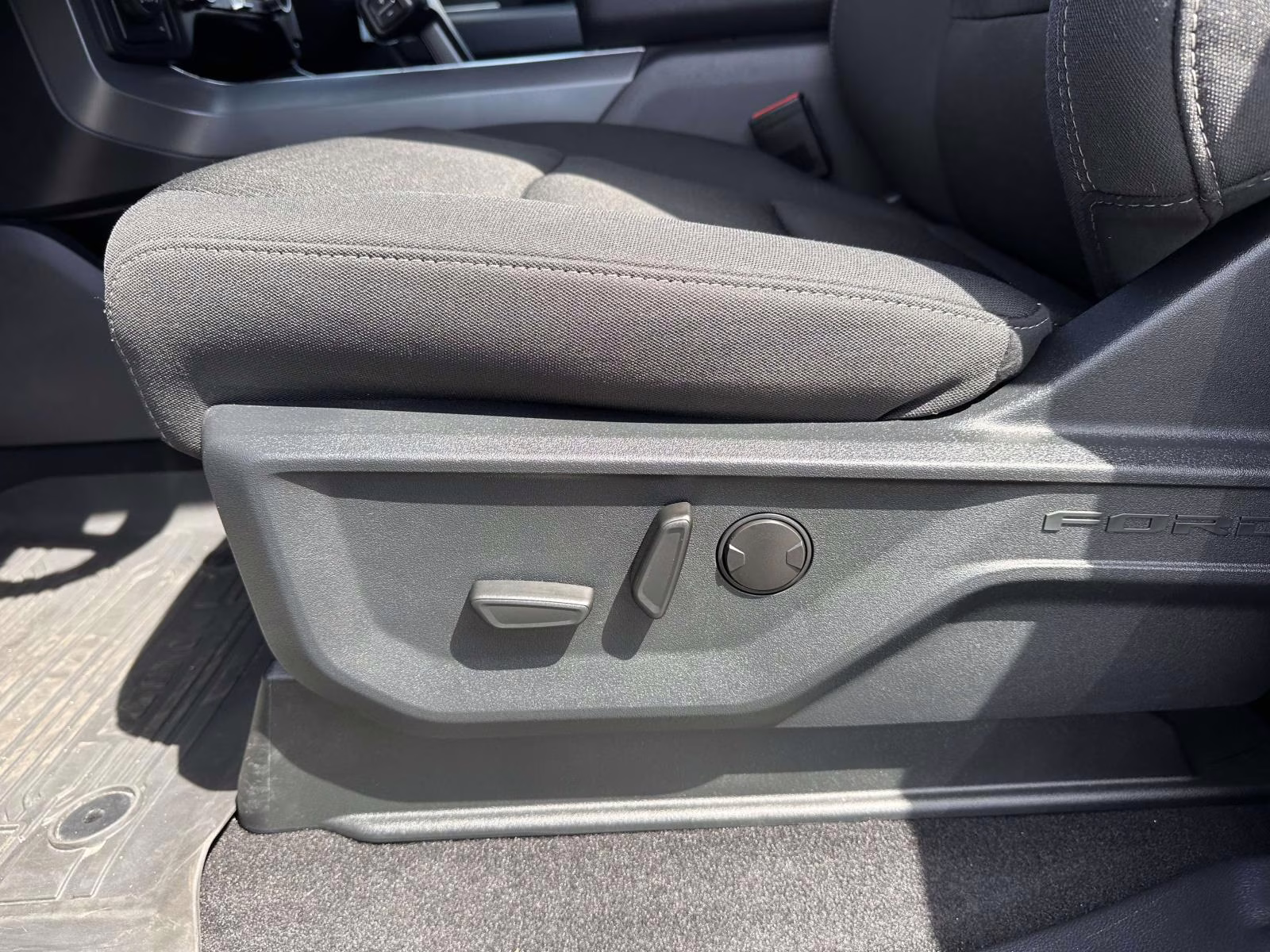 2025 Iconic Silver Metallic Ford F-150 XLT 4WD SuperCrew 5.5' Box 4X4 Truck