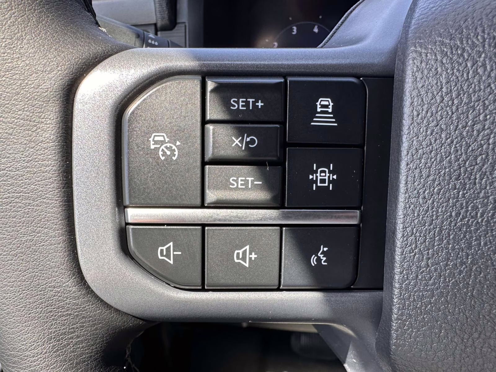 2025 Iconic Silver Metallic Ford F-150 XLT 4WD SuperCrew 5.5' Box 4X4 Truck