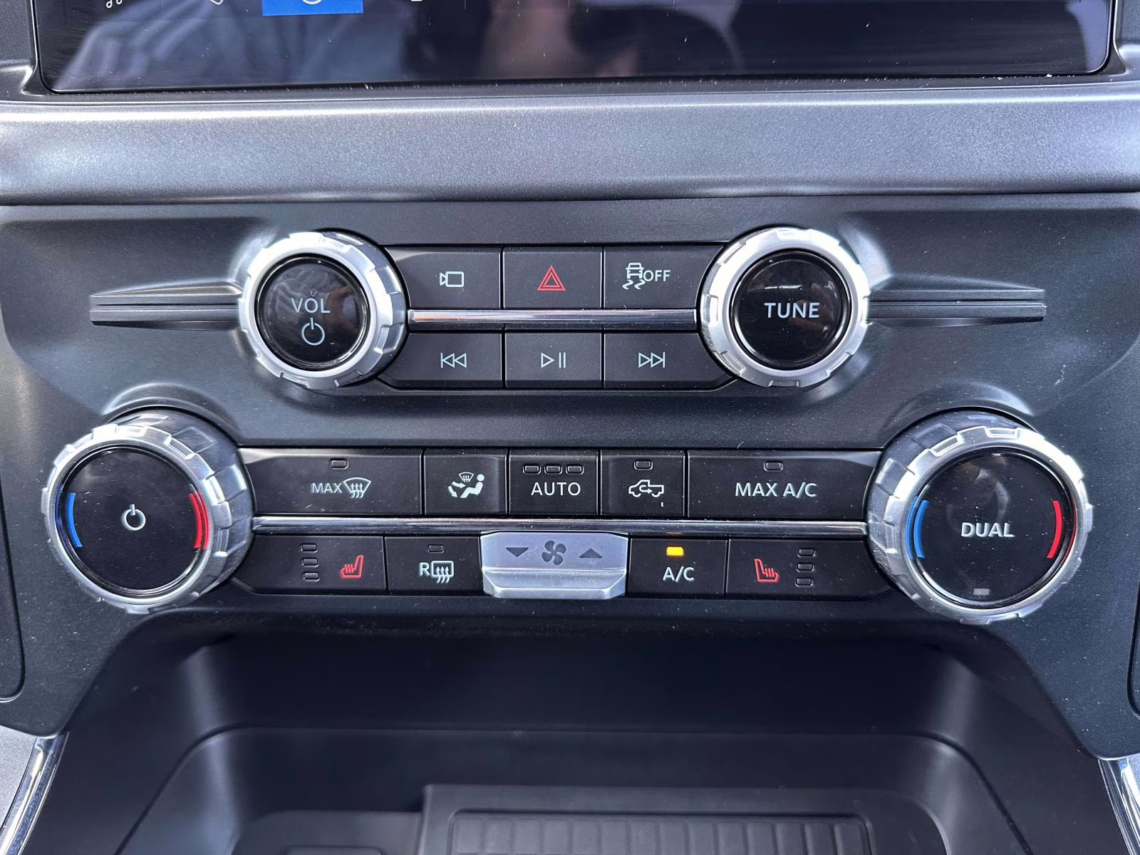 2025 Iconic Silver Metallic Ford F-150 XLT 4WD SuperCrew 5.5' Box 4X4 Truck