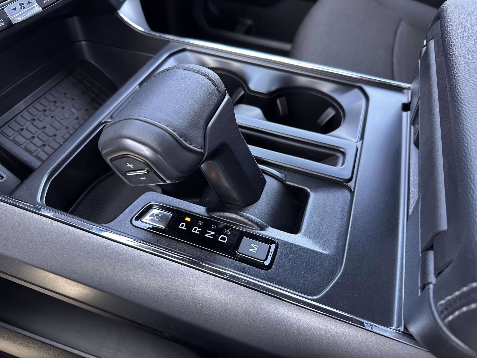 2025 Iconic Silver Metallic Ford F-150 XLT 4WD SuperCrew 5.5' Box 4X4 Truck