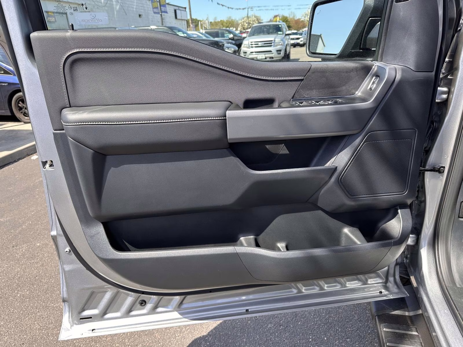 2025 Iconic Silver Metallic Ford F-150 XLT 4WD SuperCrew 5.5' Box 4X4 Truck