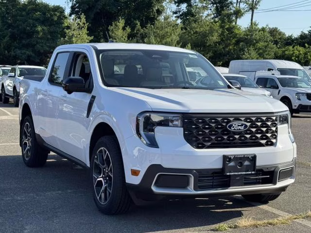 2025 Oxford White Ford Maverick LARIAT AWD SuperCrew AWD Truck