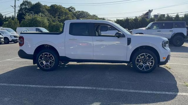 2025 Oxford White Ford Maverick LARIAT AWD SuperCrew AWD Truck