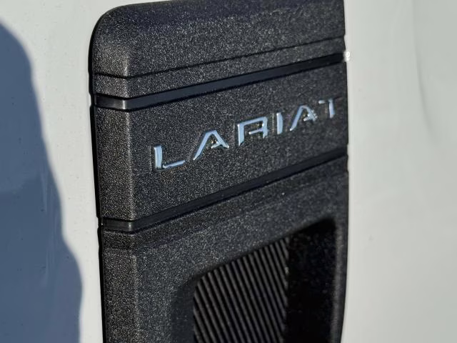 2025 Oxford White Ford Maverick LARIAT AWD SuperCrew AWD Truck