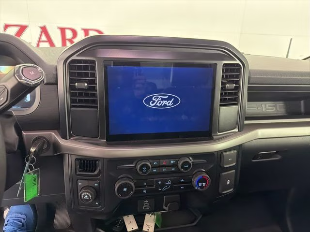 2025 Oxford White Ford F-150 XL 4X4 Truck