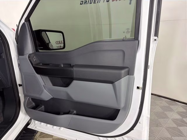 2025 Oxford White Ford F-150 XL 4X4 Truck