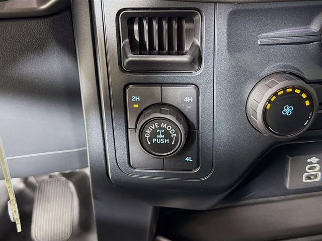 2025 Oxford White Ford F-150 XL 4X4 Truck