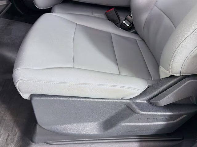2025 Oxford White Ford F-150 XL 4X4 Truck