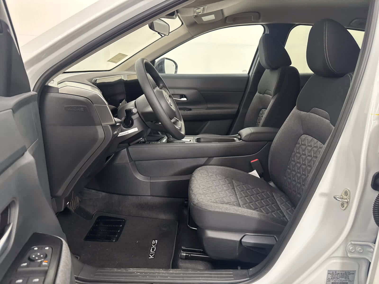 2026 Aspen White Tricoat Nissan Kicks SV FWD SUV