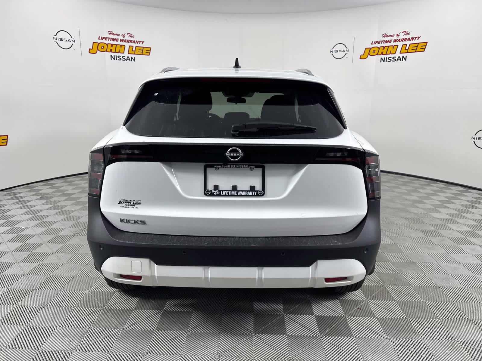 2026 Aspen White Tricoat Nissan Kicks SV FWD SUV