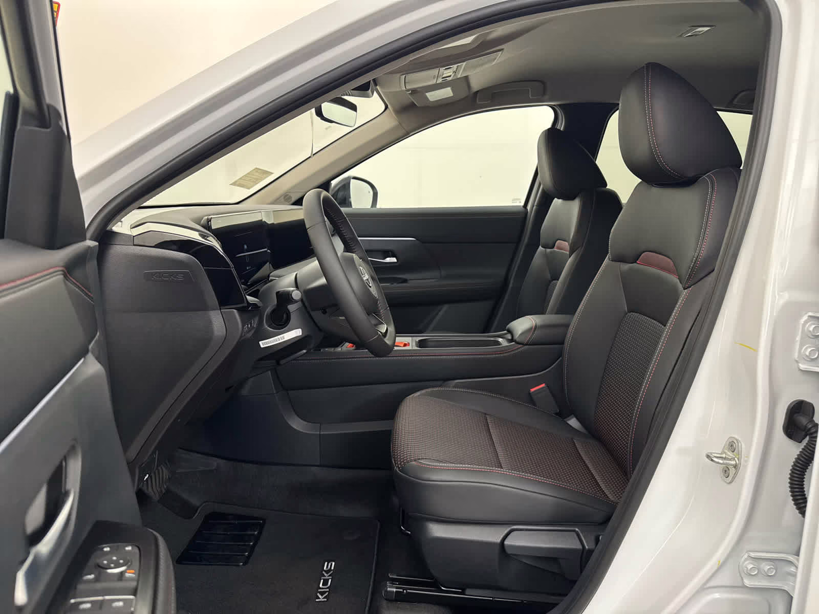 2026 Aspen White Tricoat Nissan Kicks SR FWD SUV