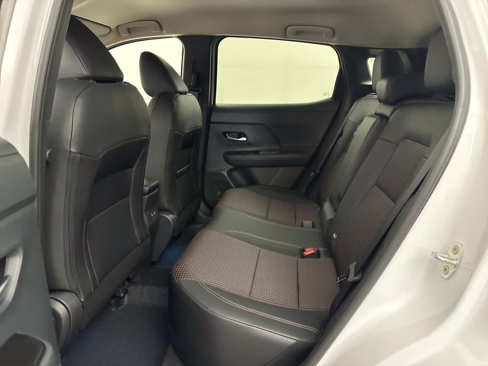 2026 Aspen White Tricoat Nissan Kicks SR FWD SUV