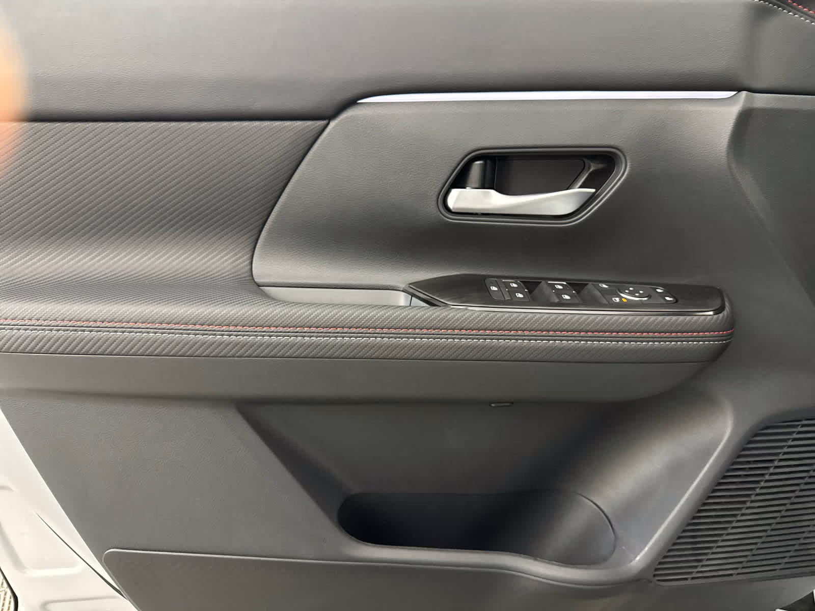 2026 Aspen White Tricoat Nissan Kicks SR FWD SUV