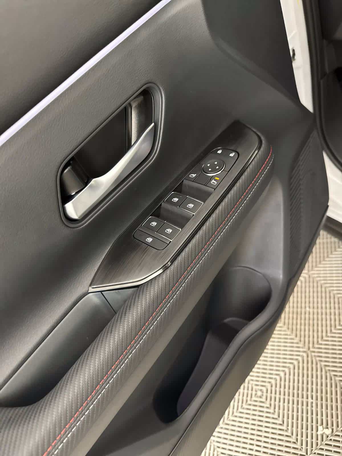 2026 Aspen White Tricoat Nissan Kicks SR FWD SUV