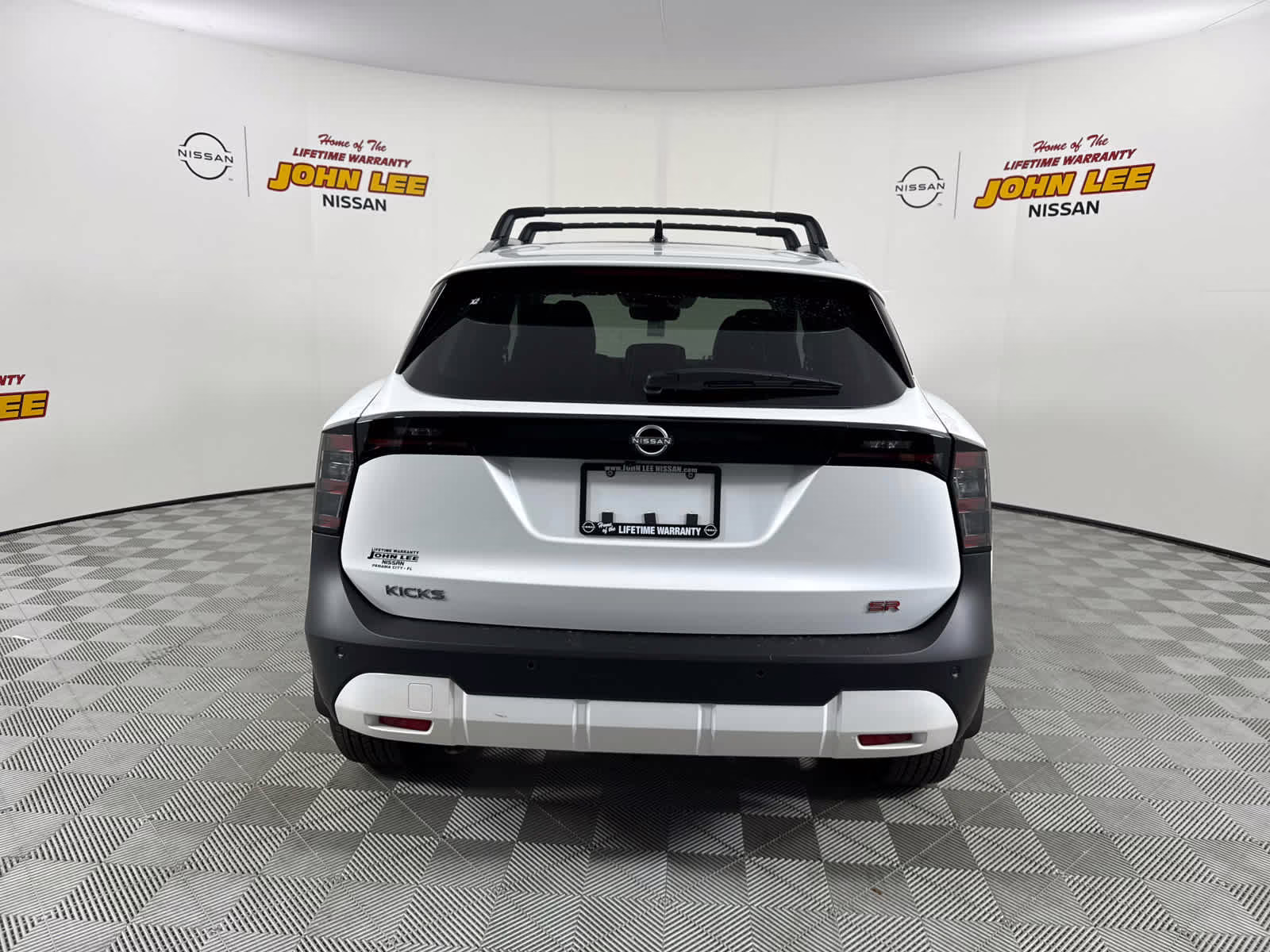 2026 Aspen White Tricoat Nissan Kicks SR FWD SUV