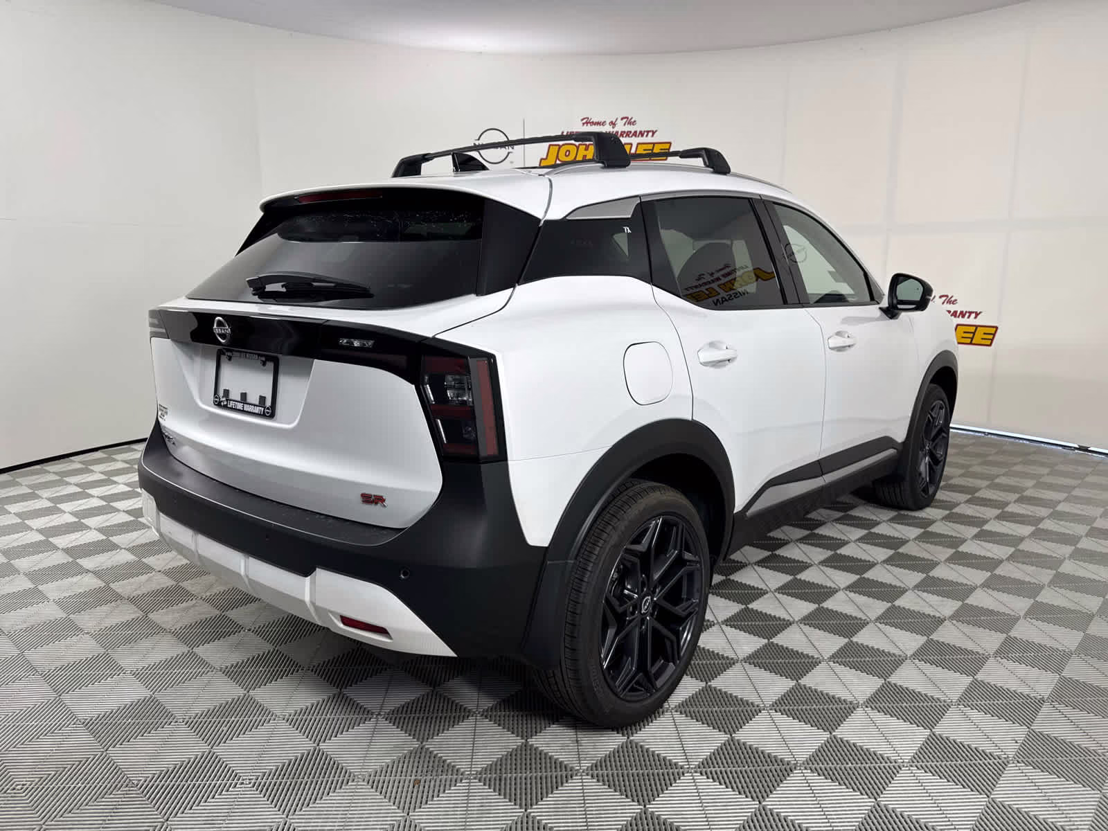 2026 Aspen White Tricoat Nissan Kicks SR FWD SUV