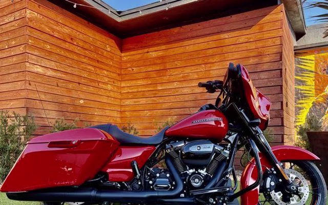 2020 Orange Harley Davidson FLHXS Street Glide Special