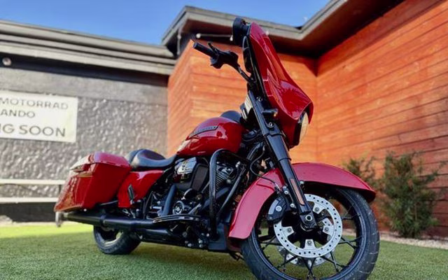 2020 Orange Harley Davidson FLHXS Street Glide Special